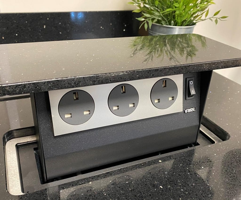 s-box chameleon in quartz
