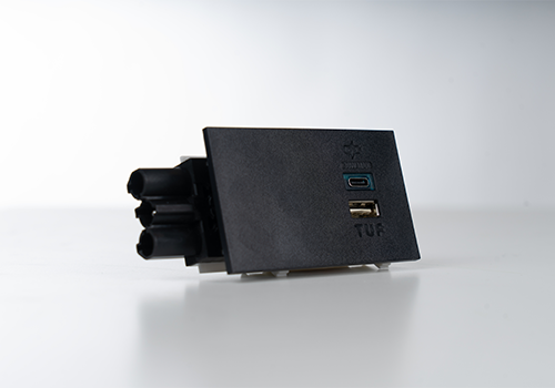 QF15 TUF USB charger in black